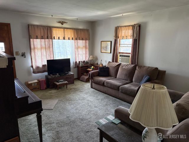 38 Wayne Street, Edison, NJ 08817