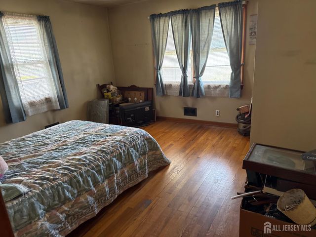 38 Wayne Street, Edison, NJ 08817