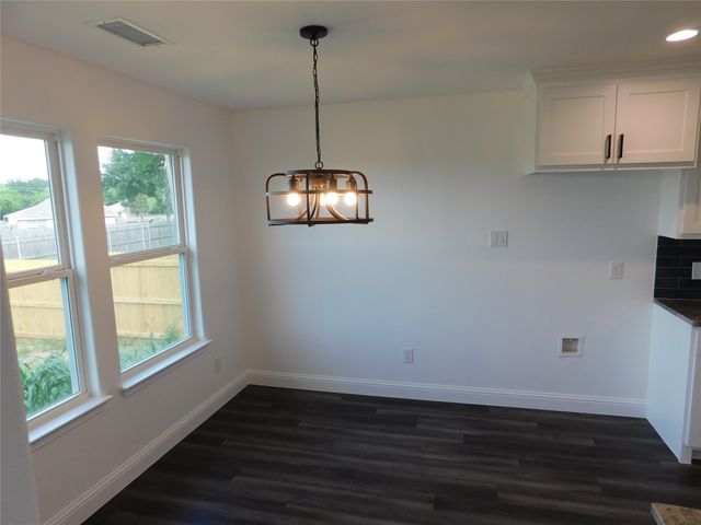 3100 S Cardinal Street, Ennis, TX 75119