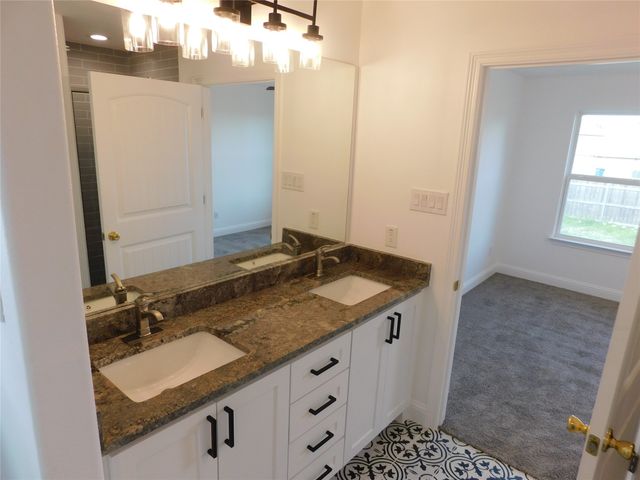 3100 S Cardinal Street, Ennis, TX 75119