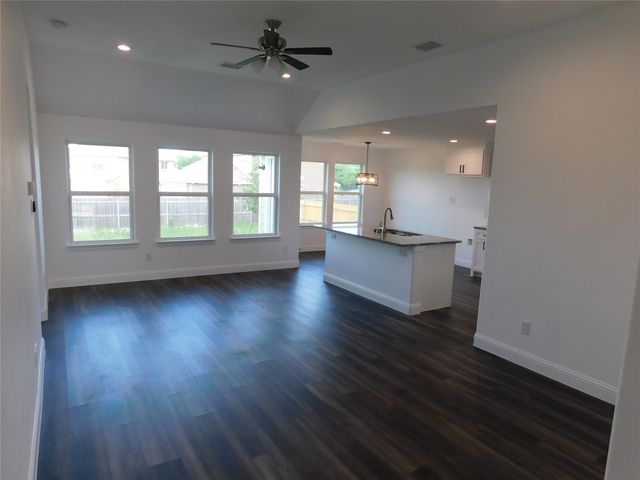 3100 S Cardinal Street, Ennis, TX 75119