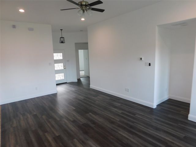 3100 S Cardinal Street, Ennis, TX 75119