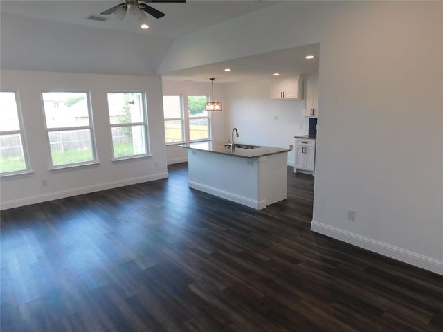 3100 S Cardinal Street, Ennis, TX 75119