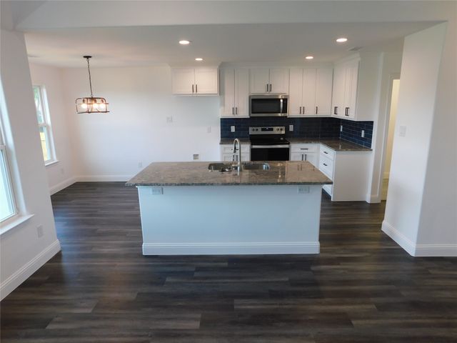 3100 S Cardinal Street, Ennis, TX 75119