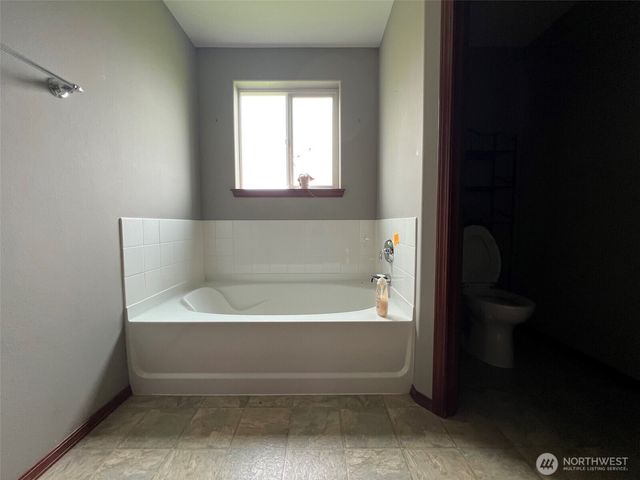30510 37th Avenue E, Graham, WA 98338