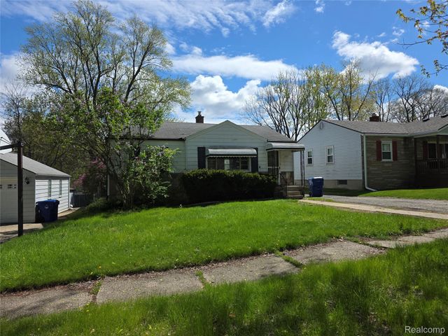 105 S Roslyn Road, Waterford Charter Township, MI 48328