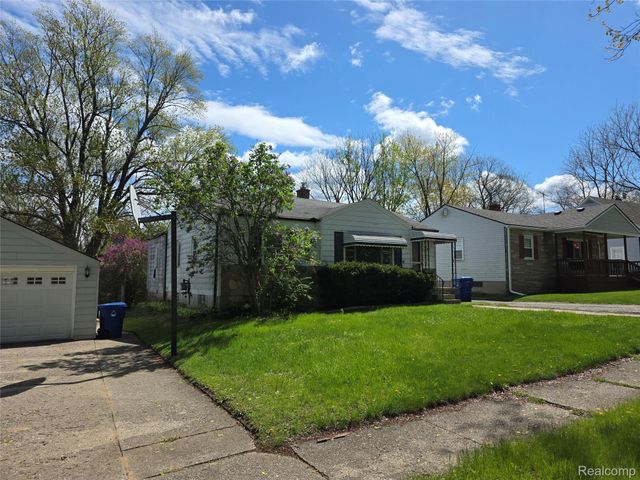 105 S Roslyn Road, Waterford Charter Township, MI 48328