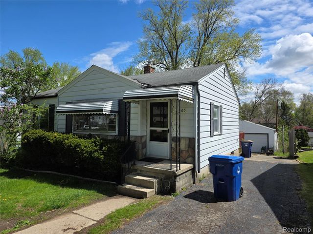 105 S Roslyn Road, Waterford Charter Township, MI 48328
