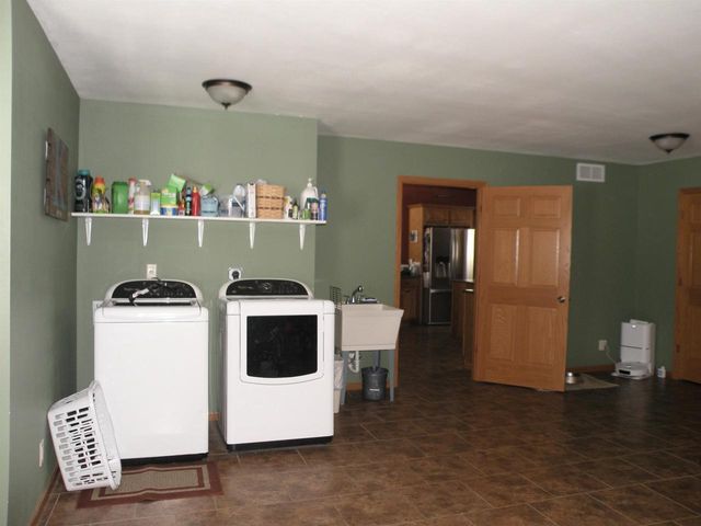 9859 Spring Road, Mount Hope, WI 53816