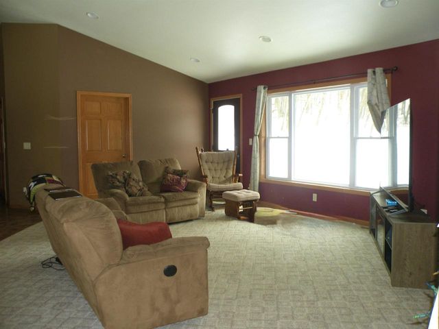 9859 Spring Road, Mount Hope, WI 53816