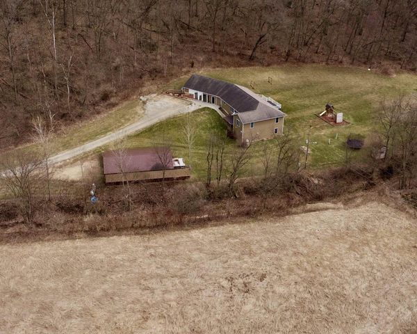 9859 Spring Road, Mount Hope, WI 53816