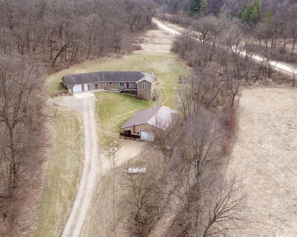 9859 Spring Road, Mount Hope, WI 53816