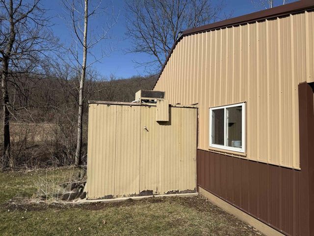 9859 Spring Road, Mount Hope, WI 53816