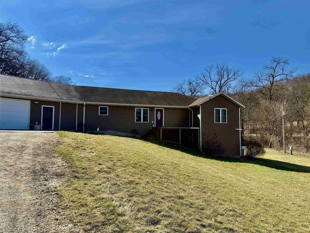 9859 Spring Road, Mount Hope, WI 53816
