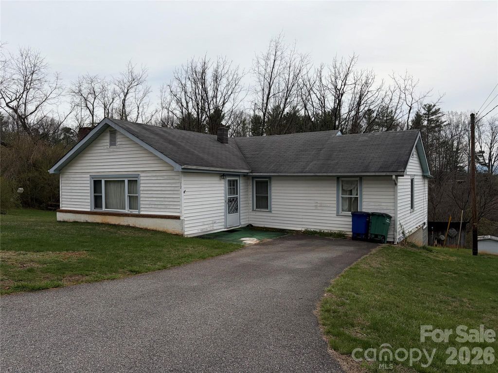 72 Alexander Road, Weaverville, NC 28787