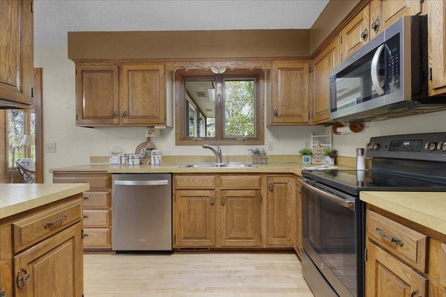 1825 203rd Avenue NW, Oak Grove, MN 55011