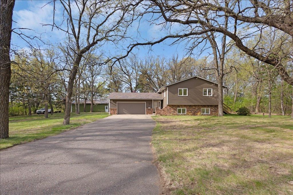 1825 203rd Avenue NW, Oak Grove, MN 55011