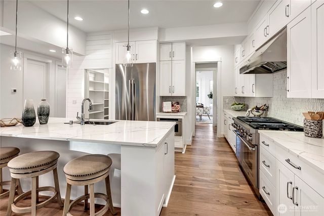 15033 SE 44th Street, Bellevue, WA 98006