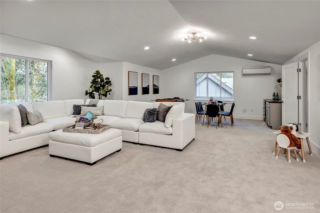 15033 SE 44th Street, Bellevue, WA 98006