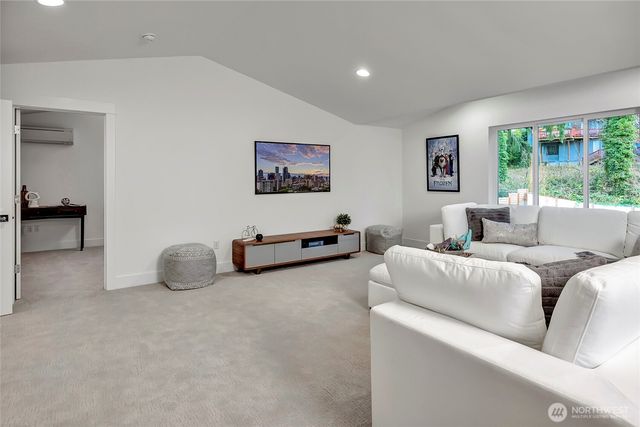 15033 SE 44th Street, Bellevue, WA 98006