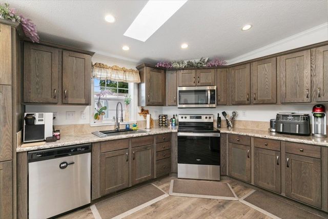 83 Caddy Drive, Salem, NH 03079