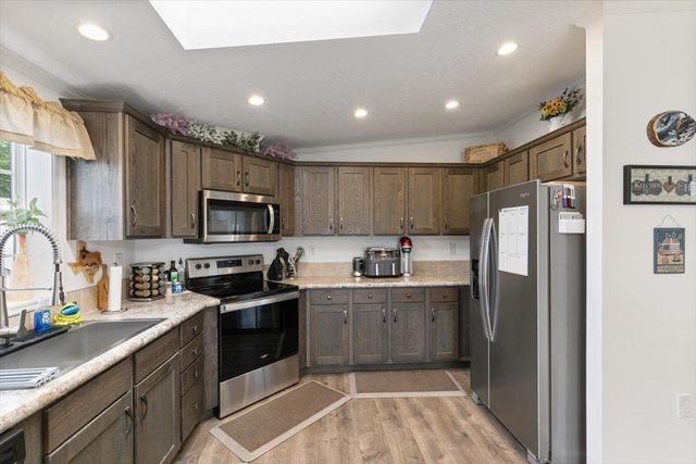 83 Caddy Drive, Salem, NH 03079