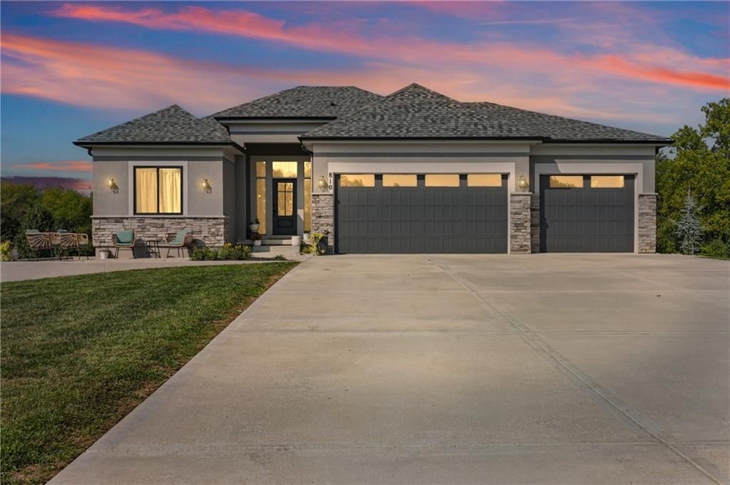 810 Eve Orchid Drive, Greenwood, MO 64034