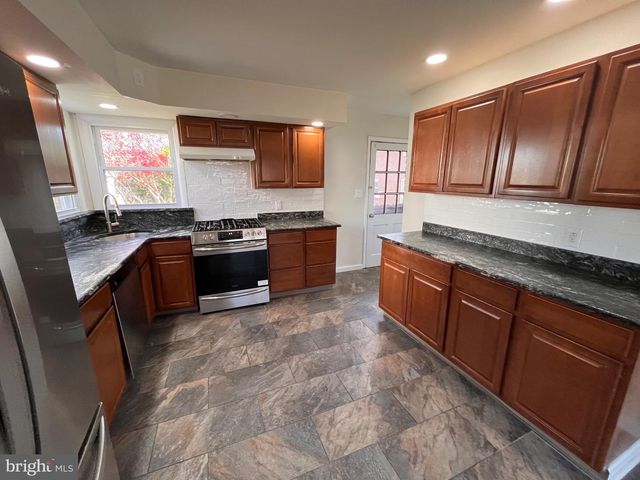 2 MAIN AVE, Wilmington, DE 19804