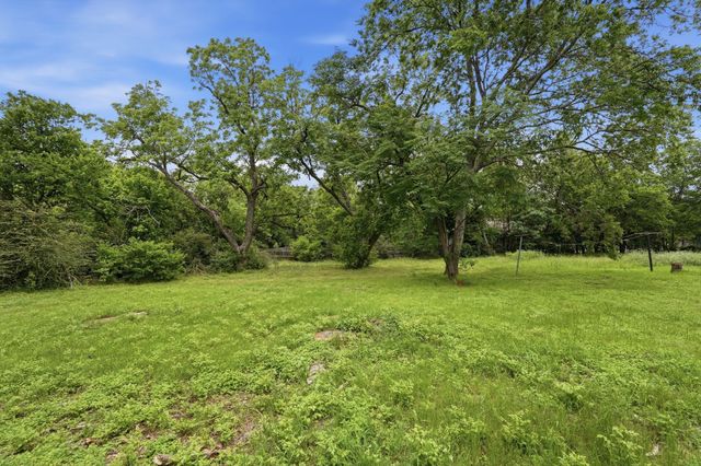 510 W Willingham Street, Cleburne, TX 76033