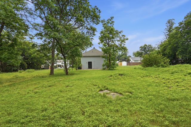 510 W Willingham Street, Cleburne, TX 76033