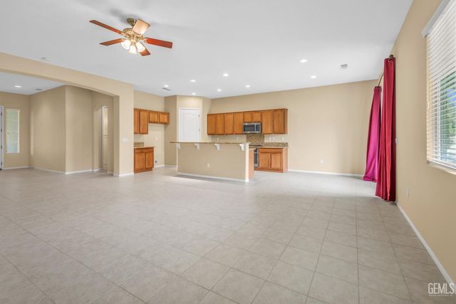 5815 Chadwick Hills Court, Bakersfield, CA 93306