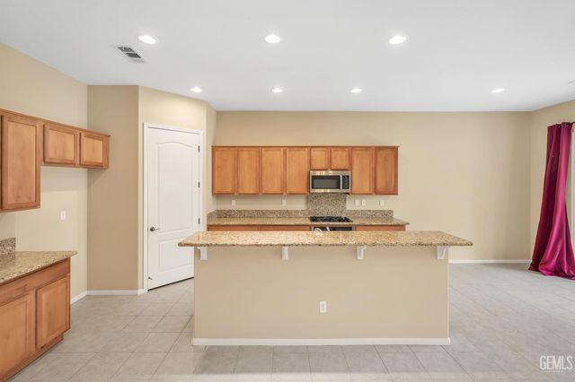 5815 Chadwick Hills Court, Bakersfield, CA 93306