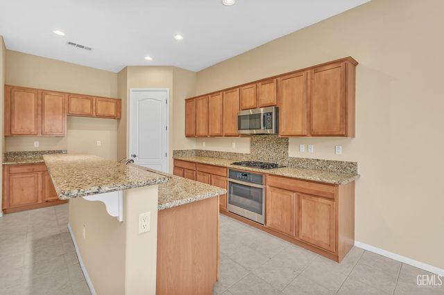5815 Chadwick Hills Court, Bakersfield, CA 93306