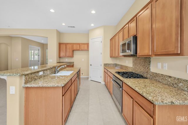 5815 Chadwick Hills Court, Bakersfield, CA 93306