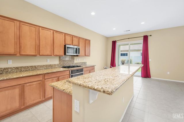 5815 Chadwick Hills Court, Bakersfield, CA 93306