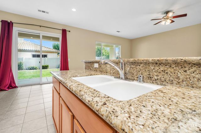 5815 Chadwick Hills Court, Bakersfield, CA 93306