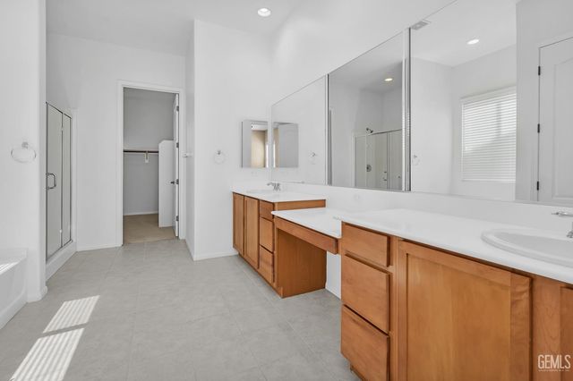 5815 Chadwick Hills Court, Bakersfield, CA 93306