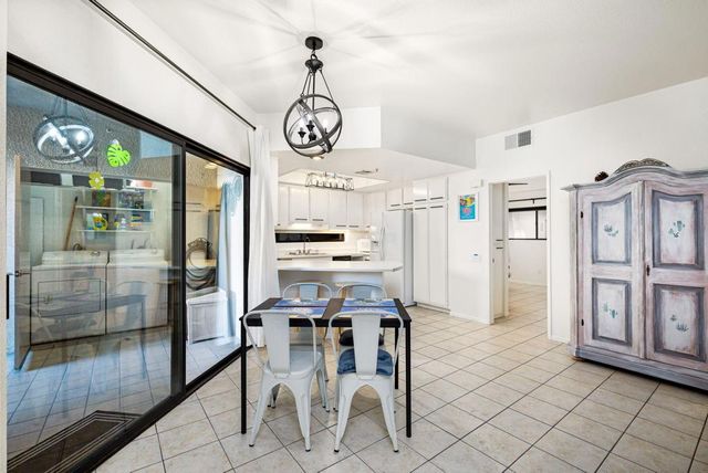 255 S Avenida Caballeros 302, Palm Springs, CA 92262