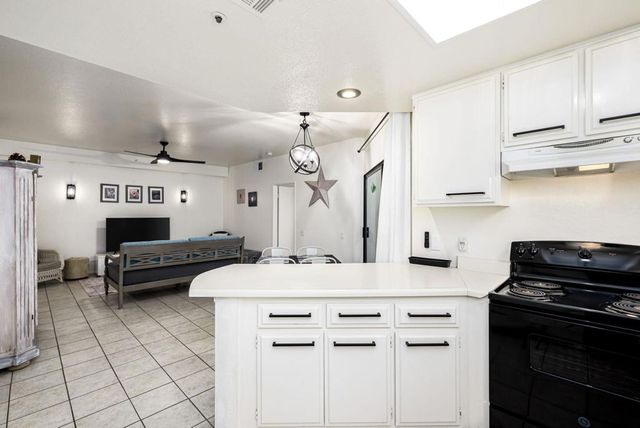 255 S Avenida Caballeros 302, Palm Springs, CA 92262