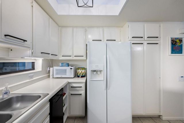 255 S Avenida Caballeros 302, Palm Springs, CA 92262