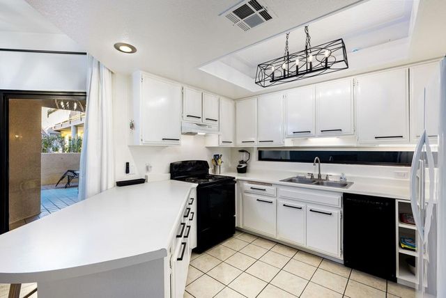 255 S Avenida Caballeros 302, Palm Springs, CA 92262