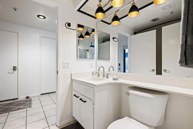 255 S Avenida Caballeros 302, Palm Springs, CA 92262