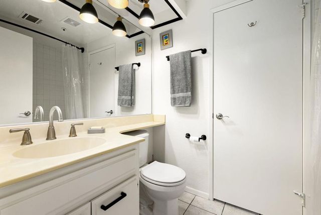 255 S Avenida Caballeros 302, Palm Springs, CA 92262