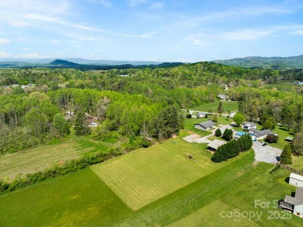 67 Twin Elm Knoll, Hendersonville, NC 28792