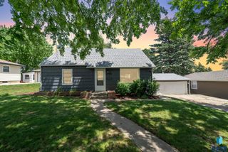 2720 S Summit Ave, Sioux Falls, SD 57105
