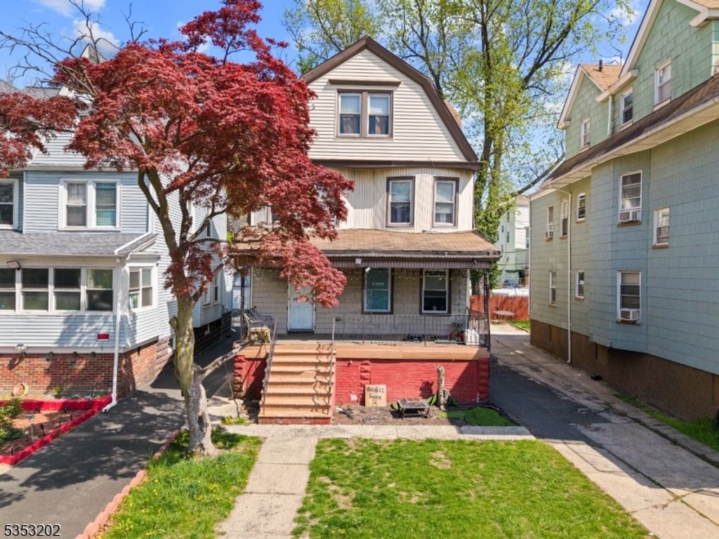 92 N Oraton Pkwy, East Orange City, NJ 07017