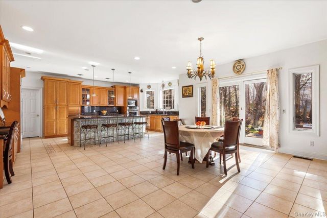 3 Vandalay Court, Scarsdale, NY 10583