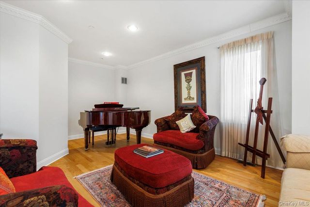 3 Vandalay Court, Scarsdale, NY 10583