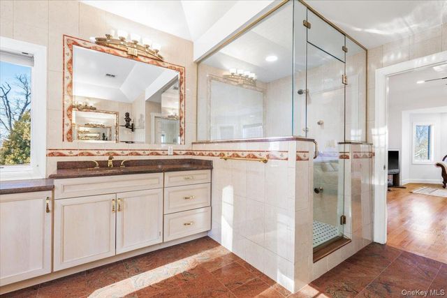 3 Vandalay Court, Scarsdale, NY 10583