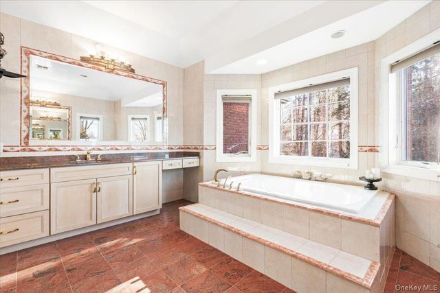 3 Vandalay Court, Scarsdale, NY 10583